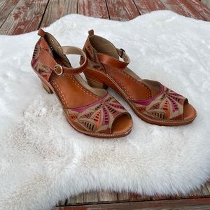 L’artiste red and orange pump. European size 40.